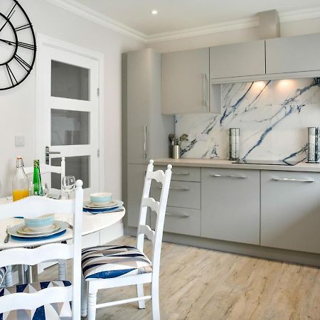 فيلا Pass The Keys Newly Refurbished Modern Bungalow - Pets Welcome سوانسي المظهر الخارجي الصورة