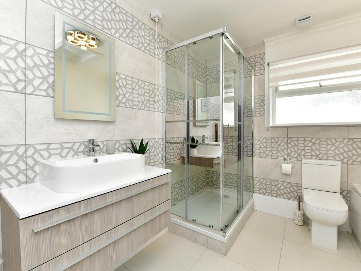 فيلا Pass The Keys Newly Refurbished Modern Bungalow - Pets Welcome سوانسي المظهر الخارجي الصورة